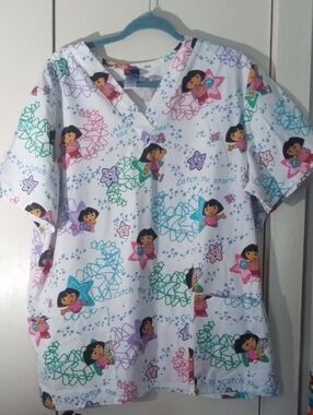 Nick Jr. Dora the Explorer Follow the Stars Scrub Top XL